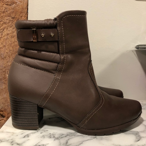 Size 6 ankle boots - extremely comfortable - Picture 3 of 5